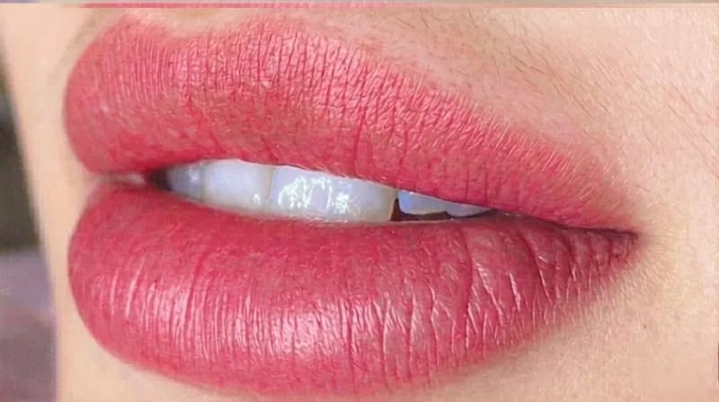 Resultado después del tratamiento de Micropigmentación de labios en AB Clínica, Castellón de la Plana
